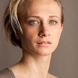 Emanuela Galliussi 飾演 The Actress