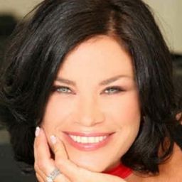 Demetra Hampton 飾演 Valentina Rosselli