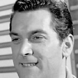 William Dysart 飾演 Det. Sgt. Good