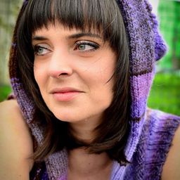 Alina Nedelea 飾演 Carla