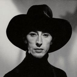 Murray Melvin 飾演 Alphonse