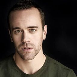 Joe Munroe 飾演 Damien