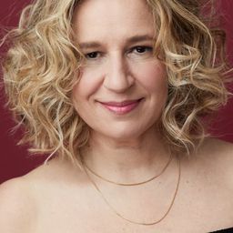 Raquel Pérez 飾演 Forense