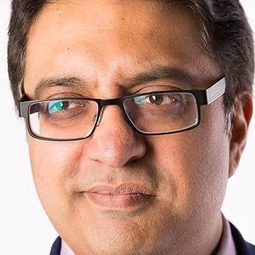 Kishore Bhatt 飾演 Mine Worker