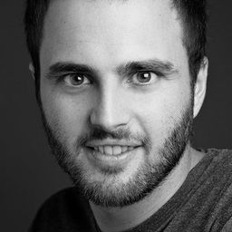 Mikel Bustamante 飾演 Javi