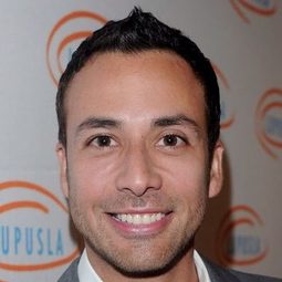 Howie Dorough 飾演 Alec (Cab Driver)