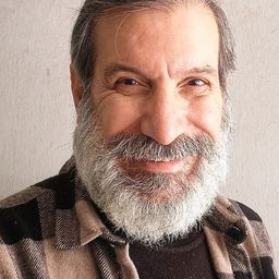 Mehmet Avcı 飾演 Emin