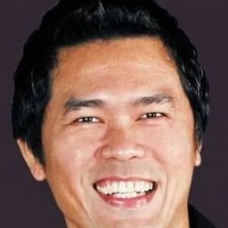 Adlin Aman Ramlie 飾演 