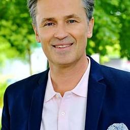 Timothy Peach 飾演 Andreas Maier