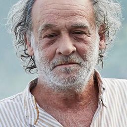 João Pedro Bénard 飾演 Horace Seagrave