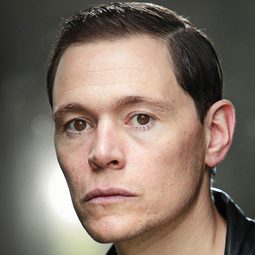 柏恩·高曼 飾演 Priest (voice)