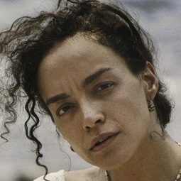 蕾貝卡賈米爾 飾演 Isaura