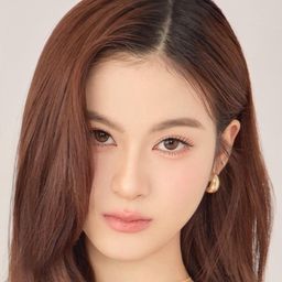 Chanikarn Tangabodi 飾演 (segment "Flowers in a Pile of Rubbish")