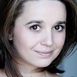 Céline Ronte 飾演 Casting / voice direction