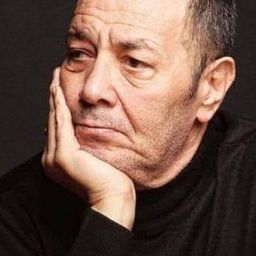 Yalçın Menteş 飾演 