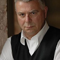 Peter Rauch 飾演 Egon