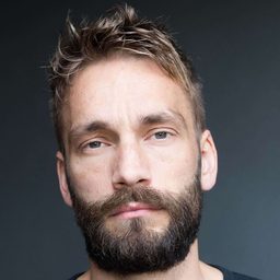 Leifur Sigurdarson - 移動城市：致命引擎演員 飾演Nils Lindstrom