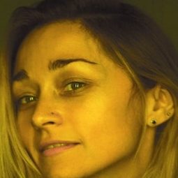 Yuliya Kronrod - 新聞制造者演員 飾演girl with a scooter