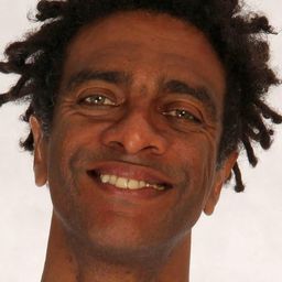 Hélio de la Peña 飾演 Otaviano