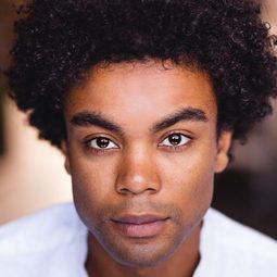 Alexander Nunez 飾演 Tyler Manguso