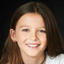 克萊拉·庫什尼爾 - 48 個聖誕願望演員 飾演Mindy