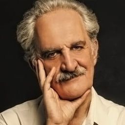 Dimitris Katalifos 飾演 Captain