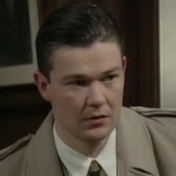 Niall Refoy 飾演 Corporal (Thief)