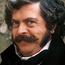 Marc Dudicourt 飾演 l'inspecteur Porterhouse