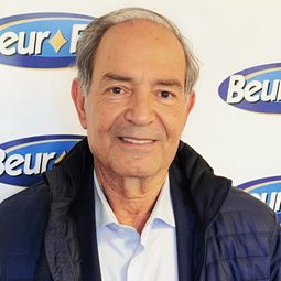 Djéloul Beghoura - 愛之頌演員 飾演Algerian