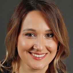 Gupse Özay - 失匙開鎖佬演員 飾演Burcu