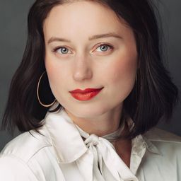 Callie Johnson 飾演 Crystal