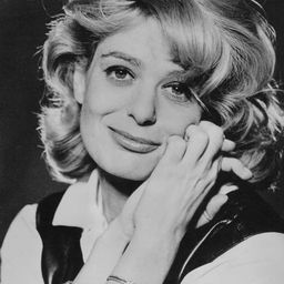 Melina Mercouri 飾演 Foreign lady
