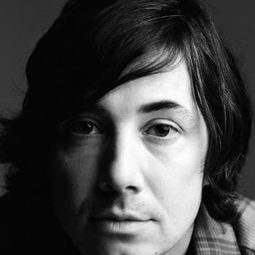 Matt Flynn 飾演 drums, percussion