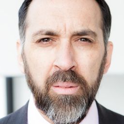 喬·費拉拉 飾演 Bush Pilot