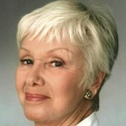 Maria Sebaldt 飾演 Annegret Herzog