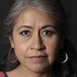 梅賽德斯·赫南德斯 飾演 