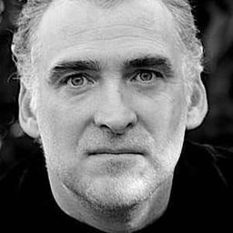 Jon Stafford 飾演 Warren