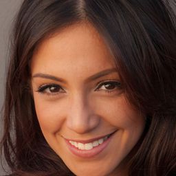 Laura Aleman 飾演 Cecilia