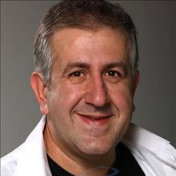 Antônio Destro 飾演 Ator/Promotor