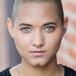 Anissa Matlock 飾演 Lena