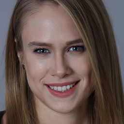 Begüm Öner 飾演 Alara