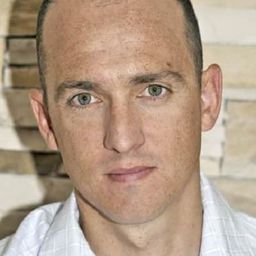 哈維爾·巴拉斯 飾演 Young Luis (voice)