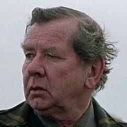 John Destry - The Barber演員 飾演Cecil