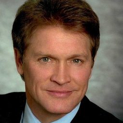 Andrew Stevens 飾演 Alan Clay