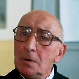 Vittorio Zarfati 飾演 Prete Convitto