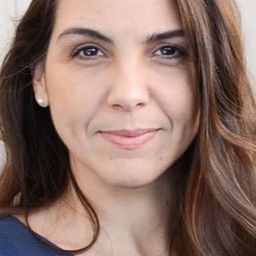 Symone Strobel - 灰姑娘 DJ演員 飾演Fã