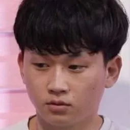 韓東雨 飾演 기윤우