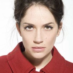 Tali Sharon 飾演 Daphna