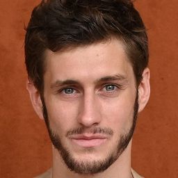 Jean-Baptiste Maunier 飾演 Pierre Morhange