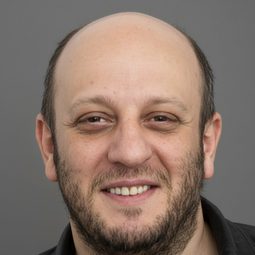 塞爾康·奇斯金 - 野梨樹演員 飾演Süleyman